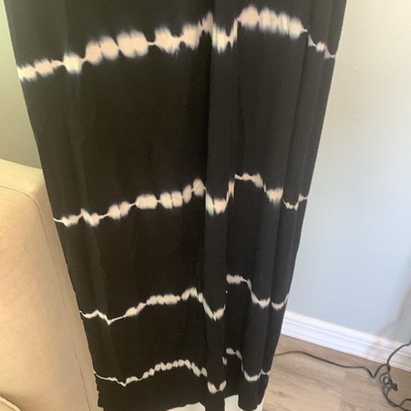 Koy Resort Sexy Dress but can be used as a skirt as well - Picture 3 of 5